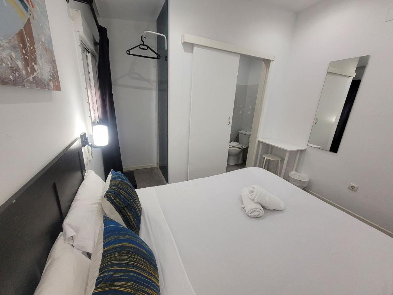 Ayz Frailes - Auto Check-In Property (Adults Only) Malaga Exterior photo