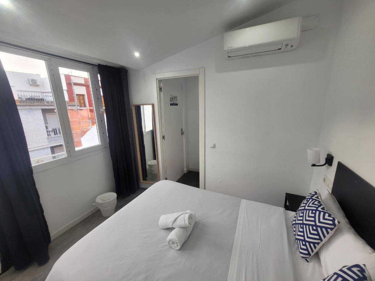 Ayz Frailes - Auto Check-In Property (Adults Only) Malaga Exterior photo