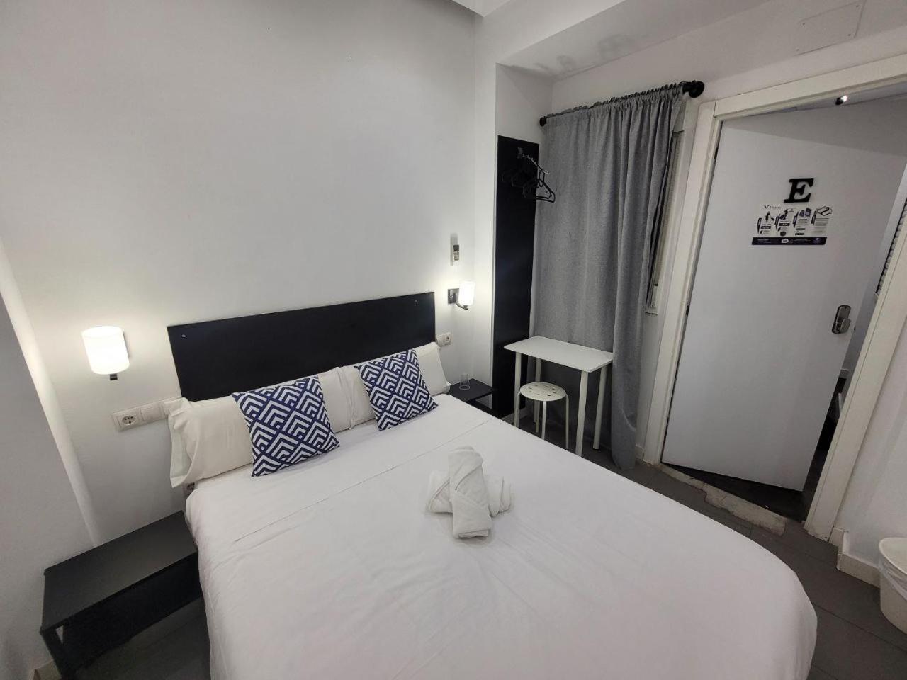 Ayz Frailes - Auto Check-In Property (Adults Only) Malaga Exterior photo
