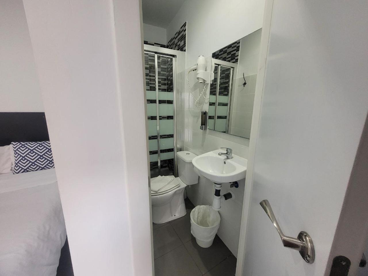 Ayz Frailes - Auto Check-In Property (Adults Only) Malaga Exterior photo