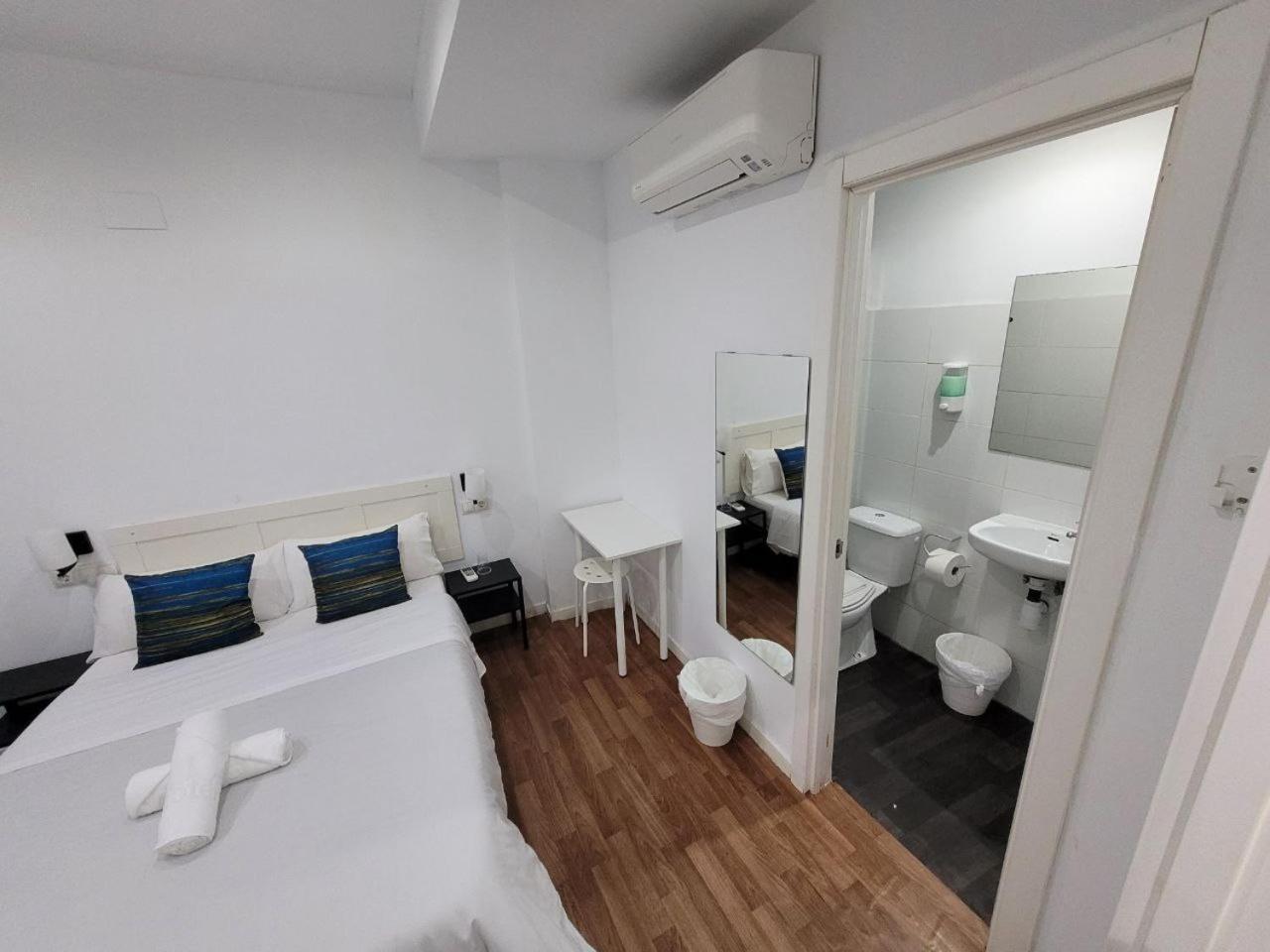 Ayz Frailes - Auto Check-In Property (Adults Only) Malaga Exterior photo